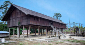 Rumah Adat Suku Dayak