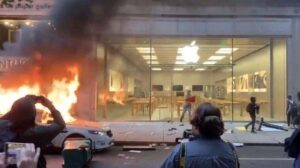 Apple Store Dijarah Para Demonstran