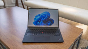 ThinkPad X13S, Laptop Pertama Lenovo Dengan Snapdragon 8cx Gen 3