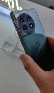 Intip Bocoran Terbaru OnePlus 11, Detail Display Desk Leak