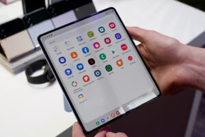 Rumor: Samsung Galaxy Z Fold 5 akan Hadir Lebih Tipis?