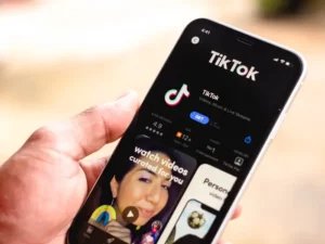 TikTok Jadi Platform Pertama dengan Label “AI Content”